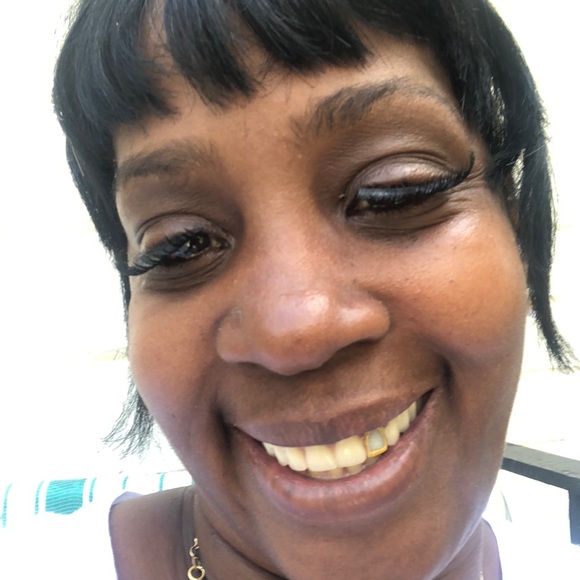 Meet your Posher, Adacia - Picture 1 of 1